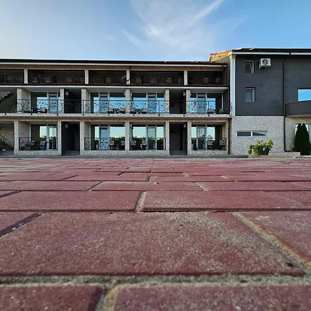 Casa Carmen Salina Artificiala 3* 2 Mai